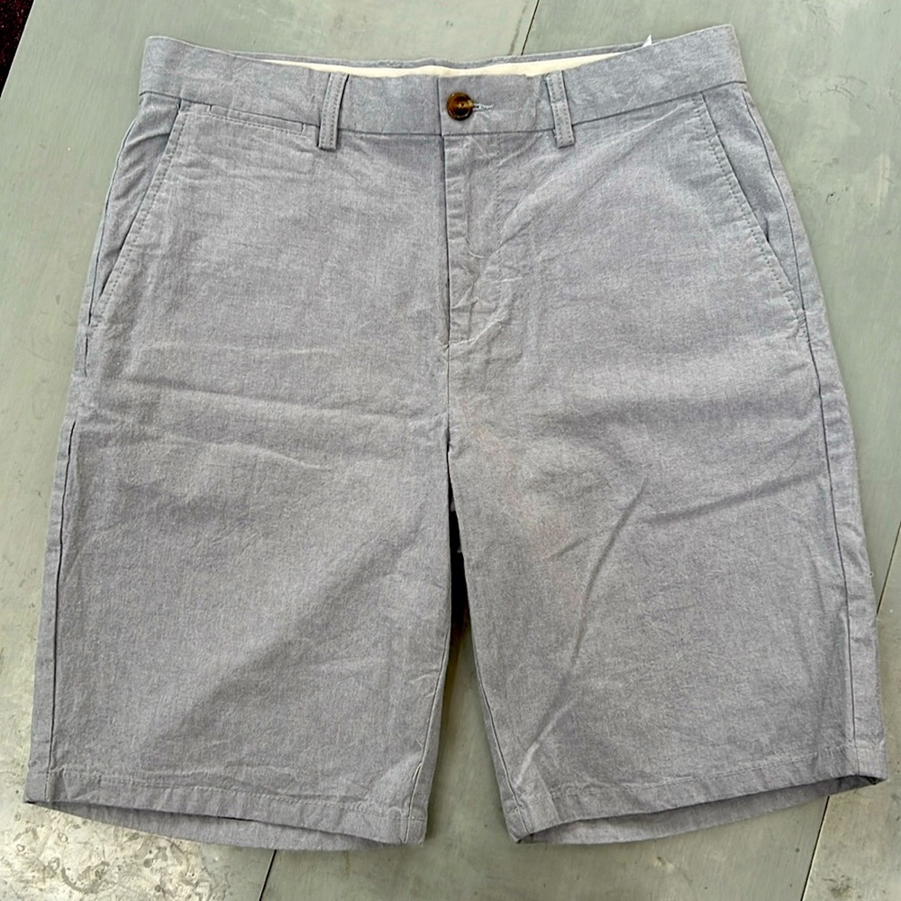 NWOT Old Navy men’s 33” waist ultimate slim 9” shorts